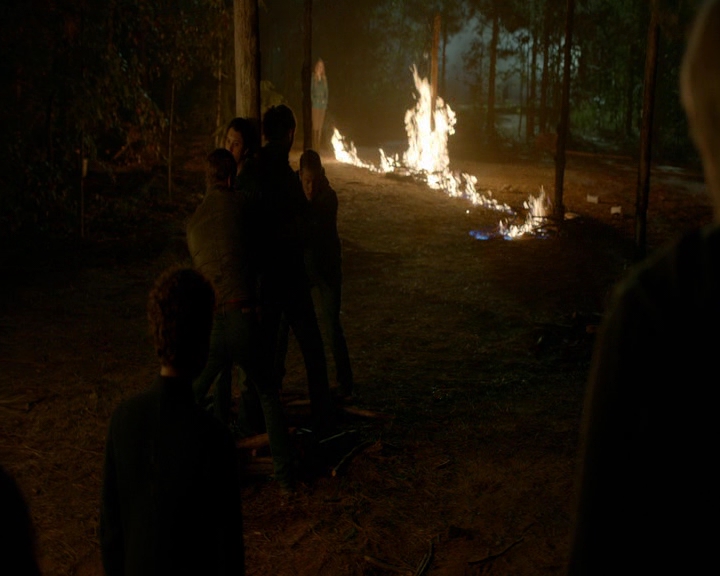 VampireDiaries-dot-nl_VVampireDiaries-dot-nl_VampireDiaries-8x08WeHaveHistoryTogether1845.jpg