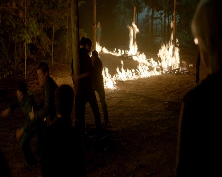 VampireDiaries-dot-nl_VVampireDiaries-dot-nl_VampireDiaries-8x08WeHaveHistoryTogether1855.jpg