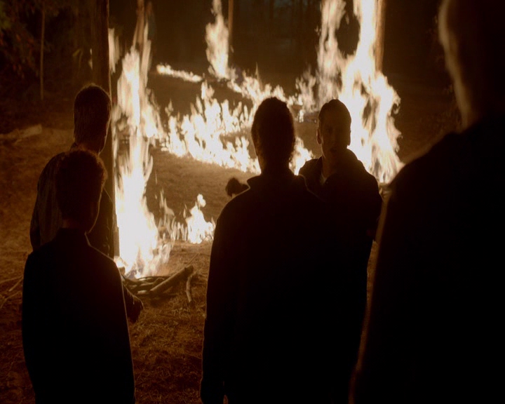 VampireDiaries-dot-nl_VVampireDiaries-dot-nl_VampireDiaries-8x08WeHaveHistoryTogether1877.jpg