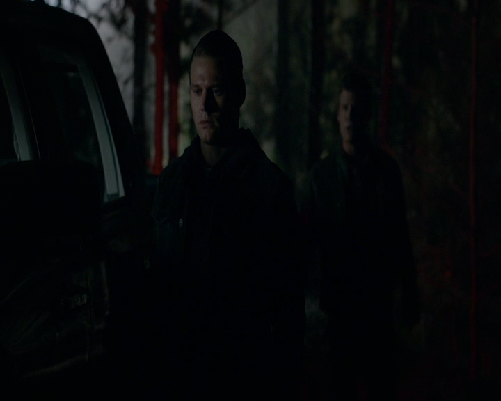 VampireDiaries-dot-nl_VVampireDiaries-dot-nl_VampireDiaries-8x08WeHaveHistoryTogether2001.jpg