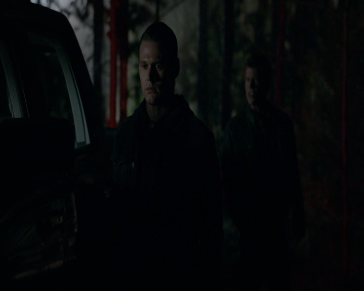 VampireDiaries-dot-nl_VVampireDiaries-dot-nl_VampireDiaries-8x08WeHaveHistoryTogether2002.jpg