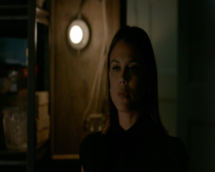 VampireDiaries-dot-nl_VVampireDiaries-dot-nl_VampireDiaries-8x08WeHaveHistoryTogether2091.jpg
