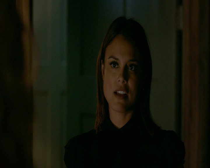 VampireDiaries-dot-nl_VVampireDiaries-dot-nl_VampireDiaries-8x08WeHaveHistoryTogether2100.jpg