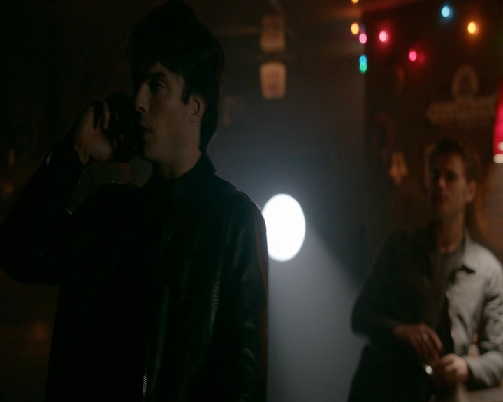 VampireDiaries-dot-nl_VampireDiaries-8x09TheSimpleIntimacyoftheNearTouch0053.jpg