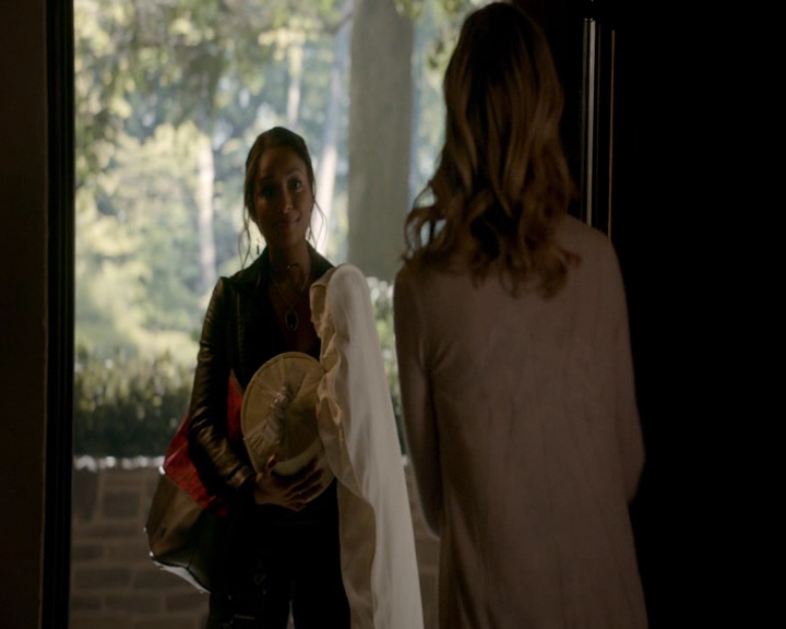 VampireDiaries-dot-nl_VampireDiaries-8x09TheSimpleIntimacyoftheNearTouch0136.jpg