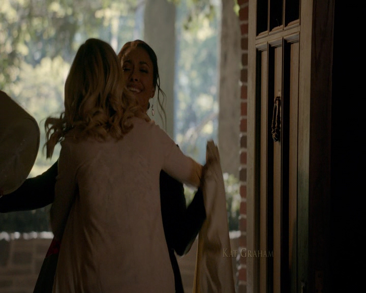 VampireDiaries-dot-nl_VampireDiaries-8x09TheSimpleIntimacyoftheNearTouch0139.jpg