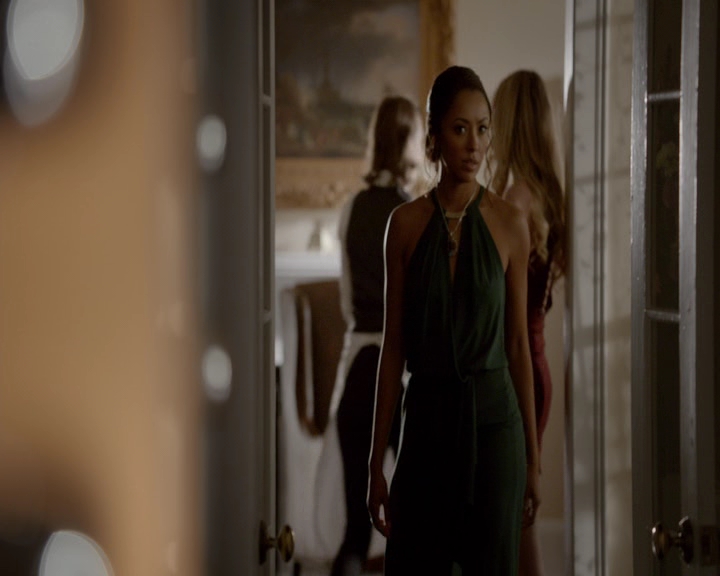 VampireDiaries-dot-nl_VampireDiaries-8x09TheSimpleIntimacyoftheNearTouch0499.jpg