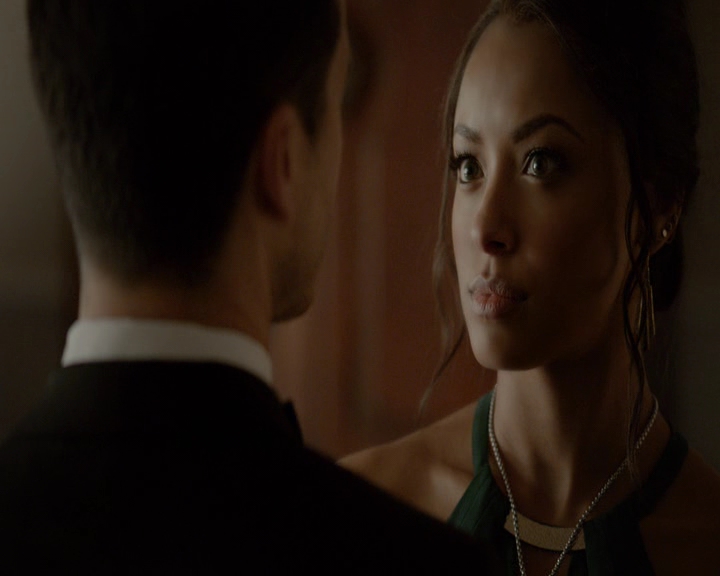 VampireDiaries-dot-nl_VampireDiaries-8x09TheSimpleIntimacyoftheNearTouch0515.jpg