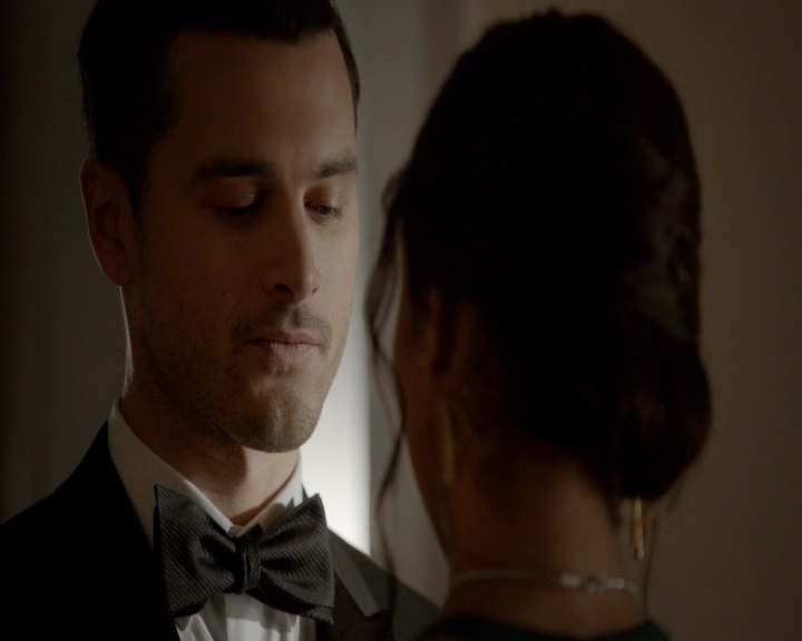VampireDiaries-dot-nl_VampireDiaries-8x09TheSimpleIntimacyoftheNearTouch0528.jpg