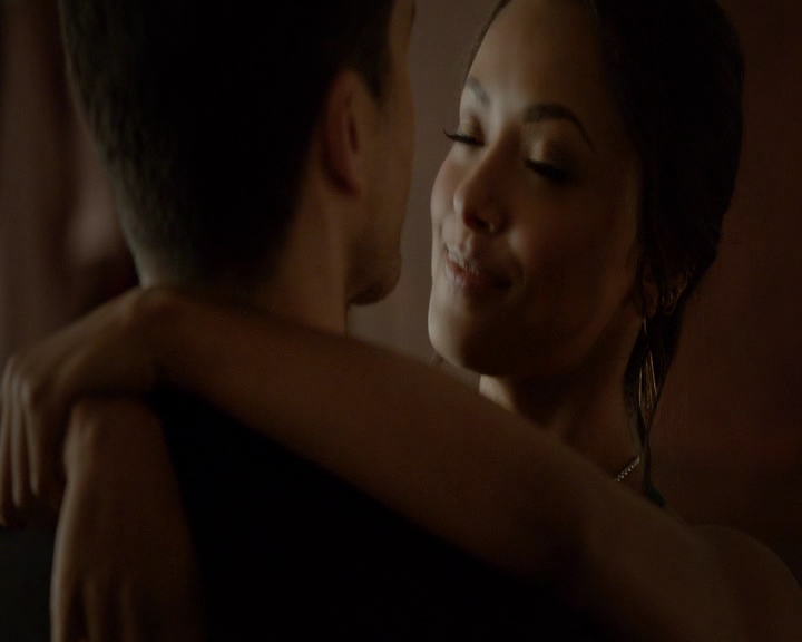 VampireDiaries-dot-nl_VampireDiaries-8x09TheSimpleIntimacyoftheNearTouch0543.jpg