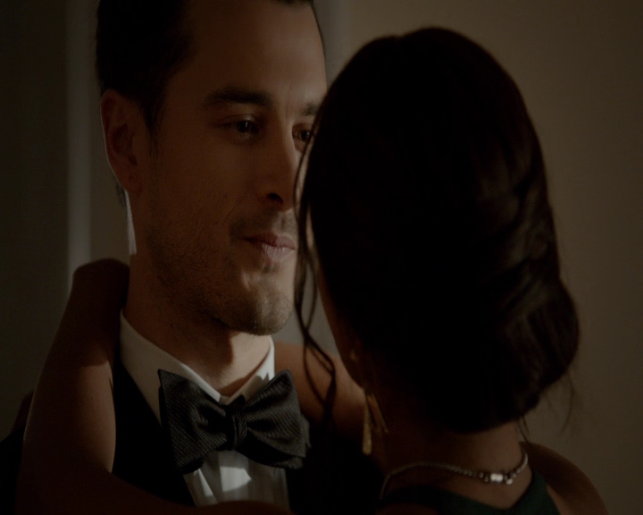 VampireDiaries-dot-nl_VampireDiaries-8x09TheSimpleIntimacyoftheNearTouch0547.jpg