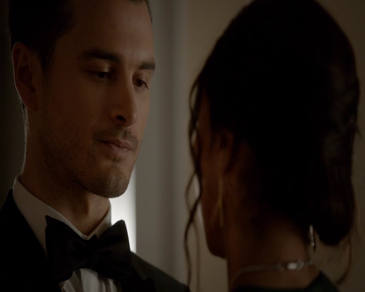 VampireDiaries-dot-nl_VampireDiaries-8x09TheSimpleIntimacyoftheNearTouch0559.jpg