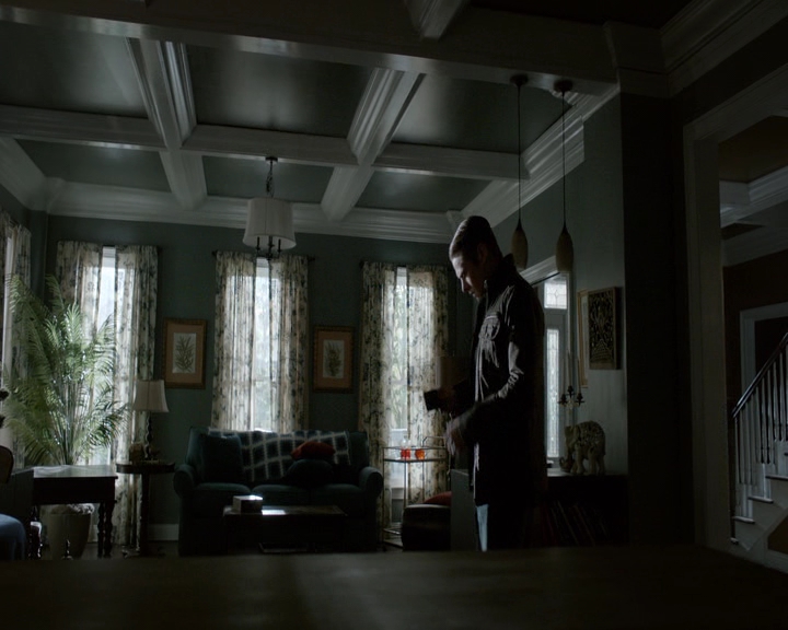 VampireDiaries-dot-nl_VampireDiaries-8x09TheSimpleIntimacyoftheNearTouch0831.jpg