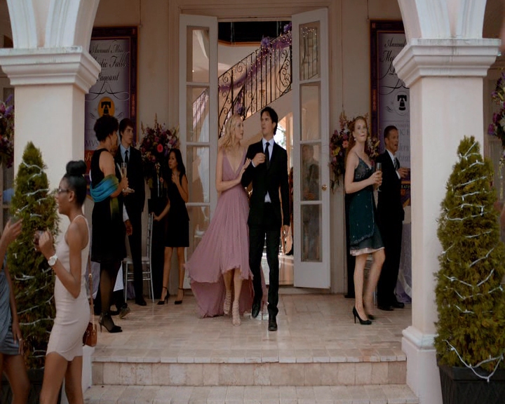 VampireDiaries-dot-nl_VampireDiaries-8x09TheSimpleIntimacyoftheNearTouch1023.jpg