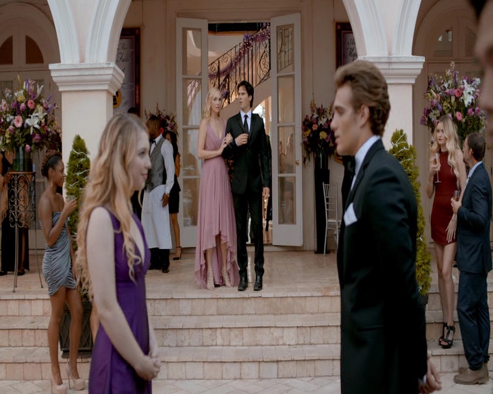 VampireDiaries-dot-nl_VampireDiaries-8x09TheSimpleIntimacyoftheNearTouch1025.jpg