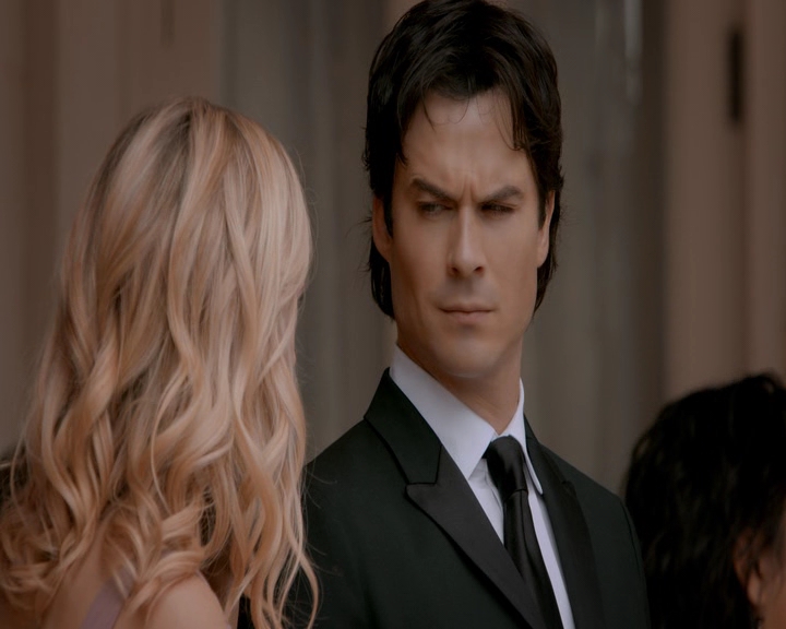 VampireDiaries-dot-nl_VampireDiaries-8x09TheSimpleIntimacyoftheNearTouch1035.jpg