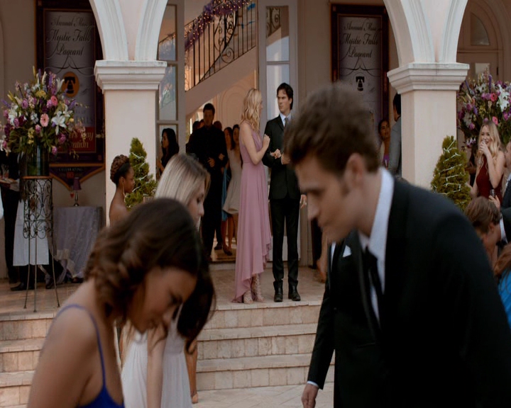 VampireDiaries-dot-nl_VampireDiaries-8x09TheSimpleIntimacyoftheNearTouch1036.jpg