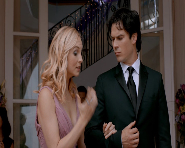 VampireDiaries-dot-nl_VampireDiaries-8x09TheSimpleIntimacyoftheNearTouch1037.jpg