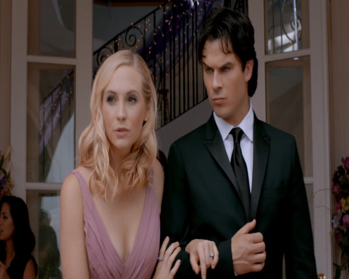 VampireDiaries-dot-nl_VampireDiaries-8x09TheSimpleIntimacyoftheNearTouch1038.jpg