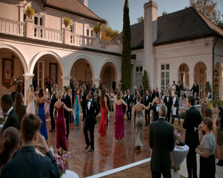 VampireDiaries-dot-nl_VampireDiaries-8x09TheSimpleIntimacyoftheNearTouch1041.jpg