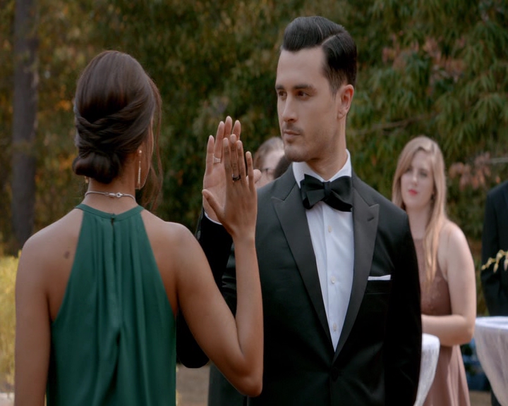 VampireDiaries-dot-nl_VampireDiaries-8x09TheSimpleIntimacyoftheNearTouch1044.jpg