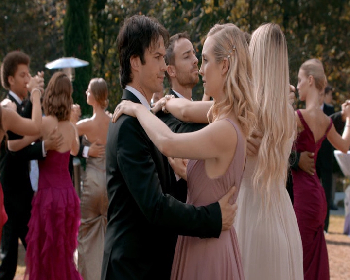 VampireDiaries-dot-nl_VampireDiaries-8x09TheSimpleIntimacyoftheNearTouch1070.jpg