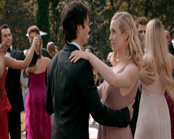VampireDiaries-dot-nl_VampireDiaries-8x09TheSimpleIntimacyoftheNearTouch1071.jpg
