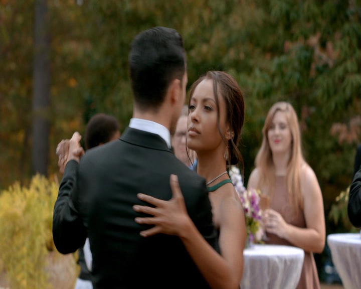 VampireDiaries-dot-nl_VampireDiaries-8x09TheSimpleIntimacyoftheNearTouch1079.jpg