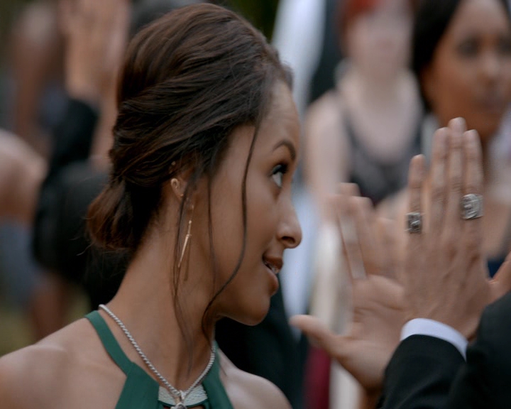 VampireDiaries-dot-nl_VampireDiaries-8x09TheSimpleIntimacyoftheNearTouch1097.jpg