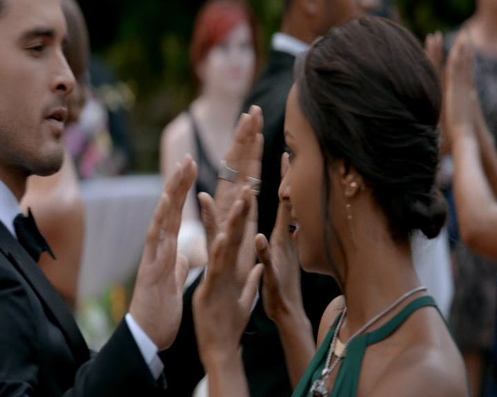 VampireDiaries-dot-nl_VampireDiaries-8x09TheSimpleIntimacyoftheNearTouch1103.jpg