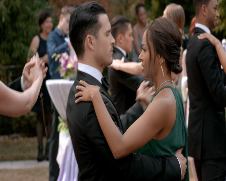 VampireDiaries-dot-nl_VampireDiaries-8x09TheSimpleIntimacyoftheNearTouch1110.jpg
