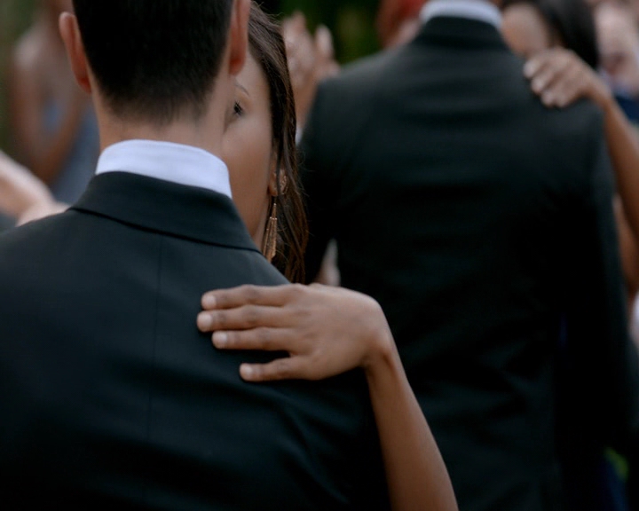VampireDiaries-dot-nl_VampireDiaries-8x09TheSimpleIntimacyoftheNearTouch1112.jpg