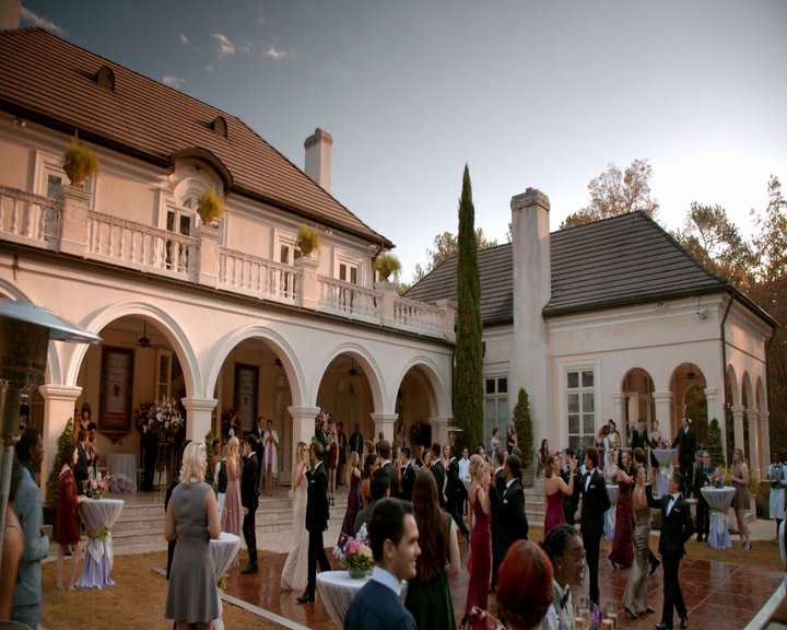 VampireDiaries-dot-nl_VampireDiaries-8x09TheSimpleIntimacyoftheNearTouch1124.jpg