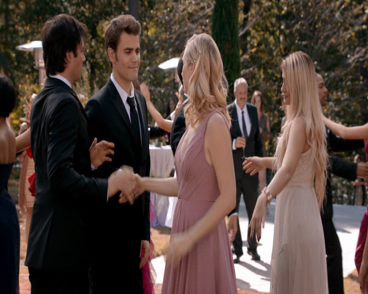 VampireDiaries-dot-nl_VampireDiaries-8x09TheSimpleIntimacyoftheNearTouch1139.jpg