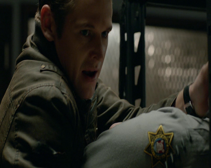 VampireDiaries-dot-nl_VampireDiaries-8x09TheSimpleIntimacyoftheNearTouch1504.jpg