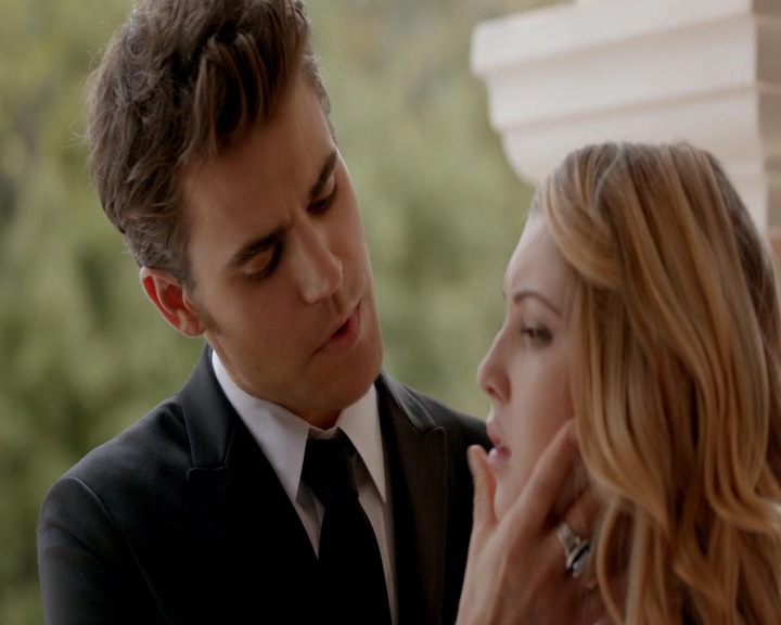 VampireDiaries-dot-nl_VampireDiaries-8x09TheSimpleIntimacyoftheNearTouch1628.jpg