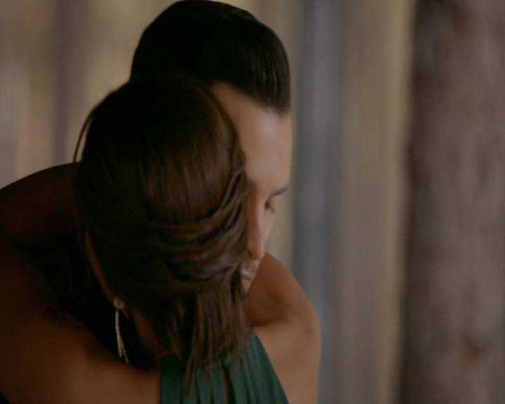 VampireDiaries-dot-nl_VampireDiaries-8x09TheSimpleIntimacyoftheNearTouch1744.jpg