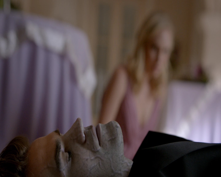 VampireDiaries-dot-nl_VampireDiaries-8x09TheSimpleIntimacyoftheNearTouch1782.jpg