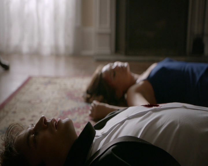 VampireDiaries-dot-nl_VampireDiaries-8x09TheSimpleIntimacyoftheNearTouch1794.jpg
