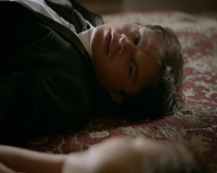 VampireDiaries-dot-nl_VampireDiaries-8x09TheSimpleIntimacyoftheNearTouch1800.jpg
