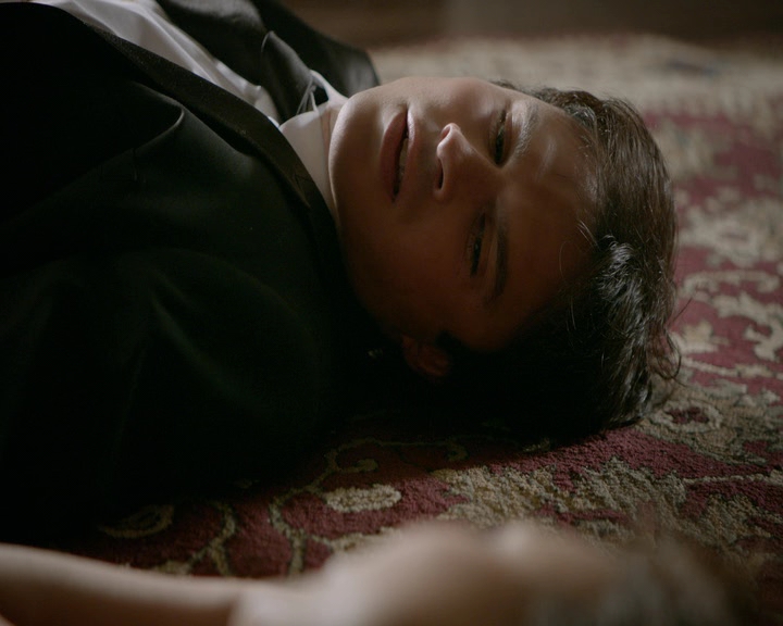 VampireDiaries-dot-nl_VampireDiaries-8x09TheSimpleIntimacyoftheNearTouch1801.jpg