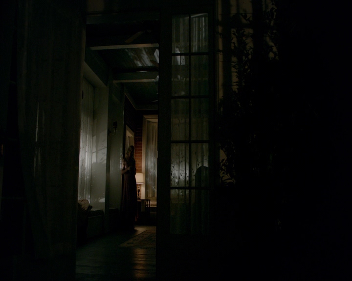 VampireDiaries-dot-nl_VampireDiaries-8x09TheSimpleIntimacyoftheNearTouch1812.jpg