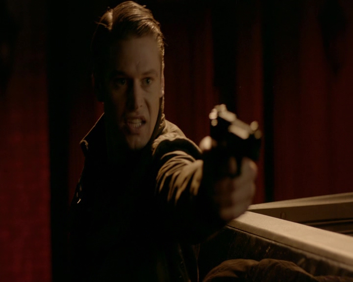 VampireDiaries-dot-nl_VampireDiaries-8x09TheSimpleIntimacyoftheNearTouch1944.jpg