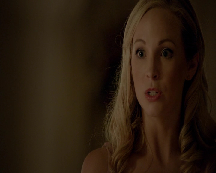 VampireDiaries-dot-nl_VampireDiaries-8x09TheSimpleIntimacyoftheNearTouch1999.jpg