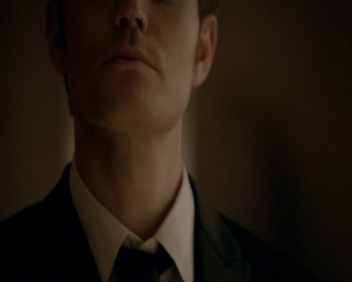 VampireDiaries-dot-nl_VampireDiaries-8x09TheSimpleIntimacyoftheNearTouch2080.jpg