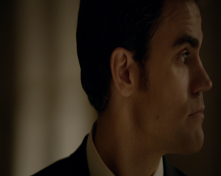VampireDiaries-dot-nl_VampireDiaries-8x09TheSimpleIntimacyoftheNearTouch2081.jpg