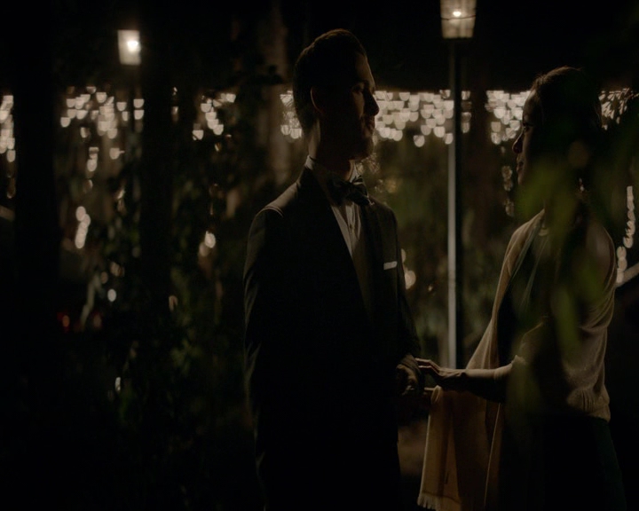 VampireDiaries-dot-nl_VampireDiaries-8x09TheSimpleIntimacyoftheNearTouch2094.jpg