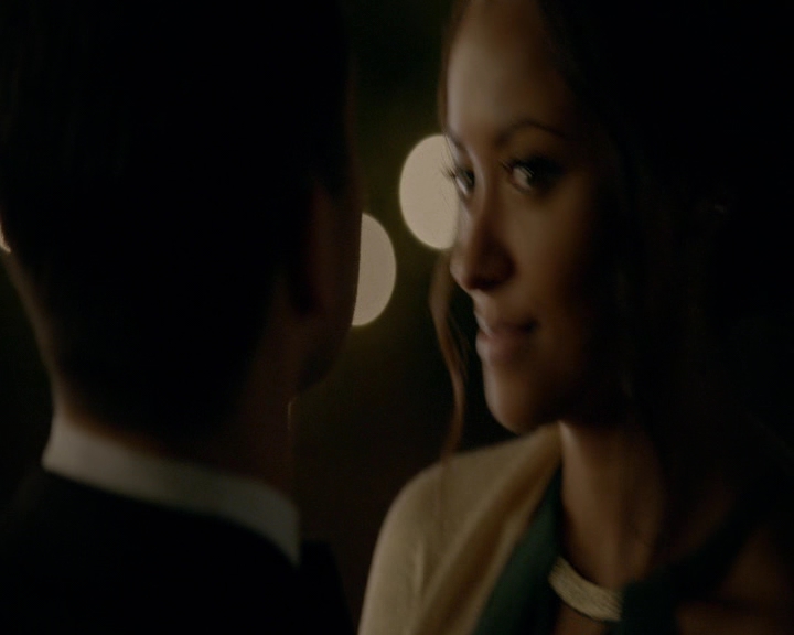 VampireDiaries-dot-nl_VampireDiaries-8x09TheSimpleIntimacyoftheNearTouch2102.jpg