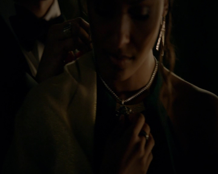 VampireDiaries-dot-nl_VampireDiaries-8x09TheSimpleIntimacyoftheNearTouch2106.jpg