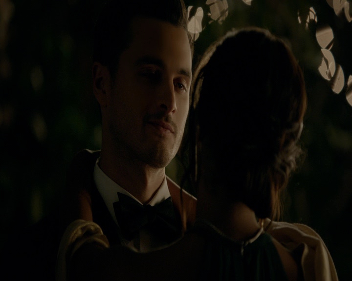 VampireDiaries-dot-nl_VampireDiaries-8x09TheSimpleIntimacyoftheNearTouch2121.jpg